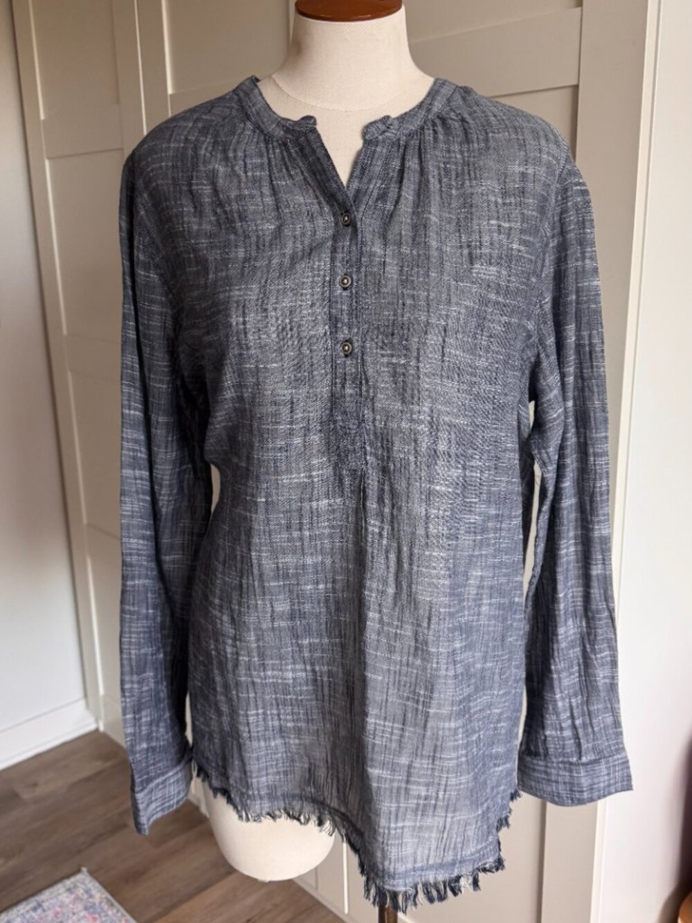 NWT CASLON Nordstrom chambray popover top shirt fringe hem Size Large Coastal - Picture 8 of 9